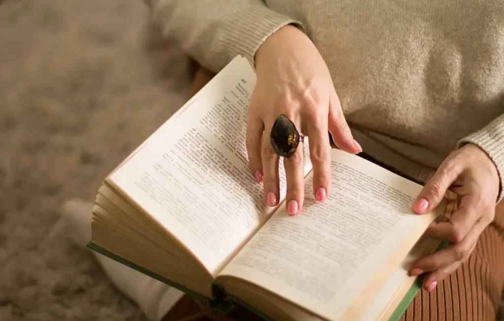 Книги за жени: кои са новите "must read" и защо да ги прочетем?