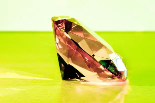 Защо розовите диаманти са толкова редки?